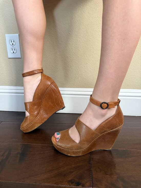 Born Shoes - Born Crown Leather Platform Ankle Strap Buckle Sandals Heels Shoes Size 8